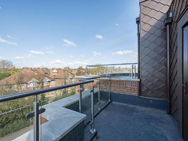 House for sale in Chingford, Greater London