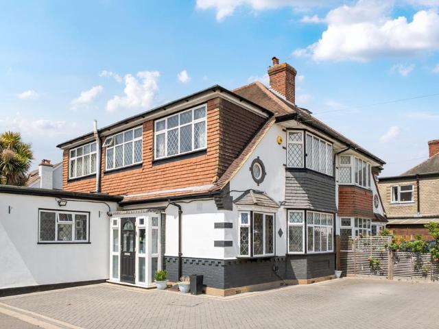 House for sale in Stoneleigh, Ewell