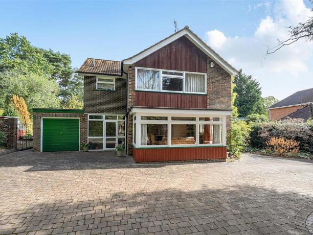 House for sale in Old Dean, Heol-las