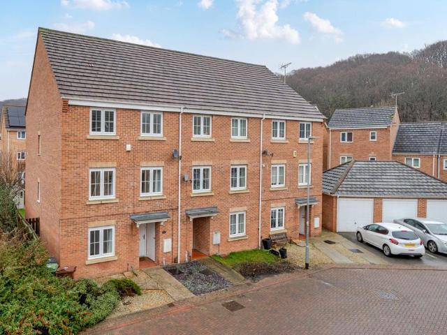House for sale in Pudsey, West Yorkshire