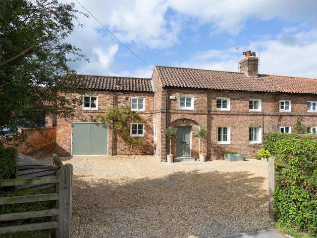 House for sale in Aldwark, North Yorkshire