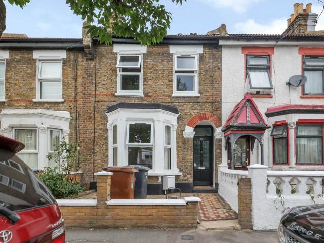 House for sale in Cann Hall, Greater London