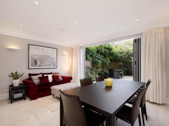 House for sale in Earl's Court, Greater London