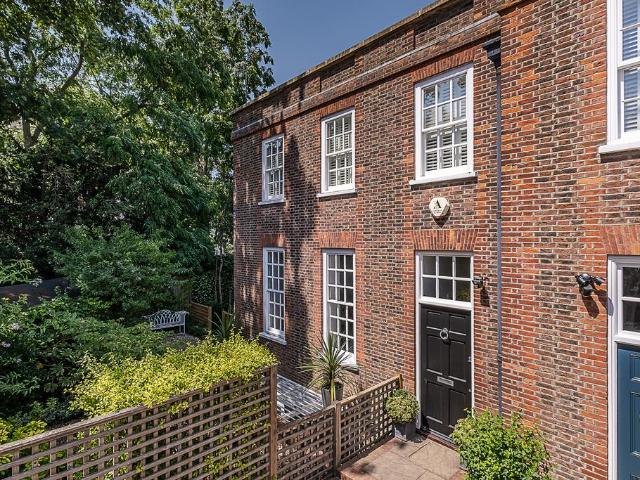House for sale in Roehampton, Greater London