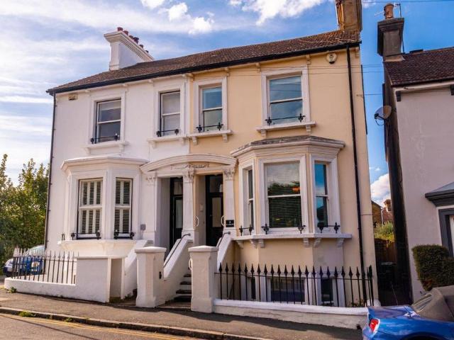 House for sale in Oad Street, Kent