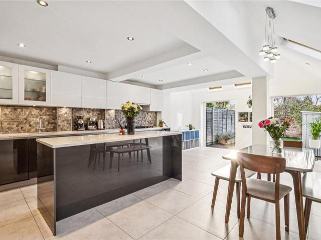 House for sale in Summerstown, Greater London