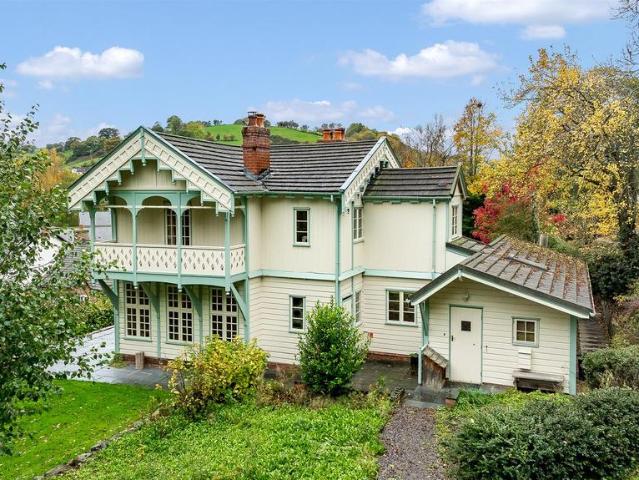 House for sale in Llanfyllin