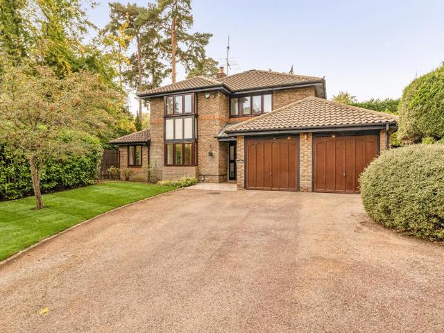 House for sale in North Ascot, Ascot