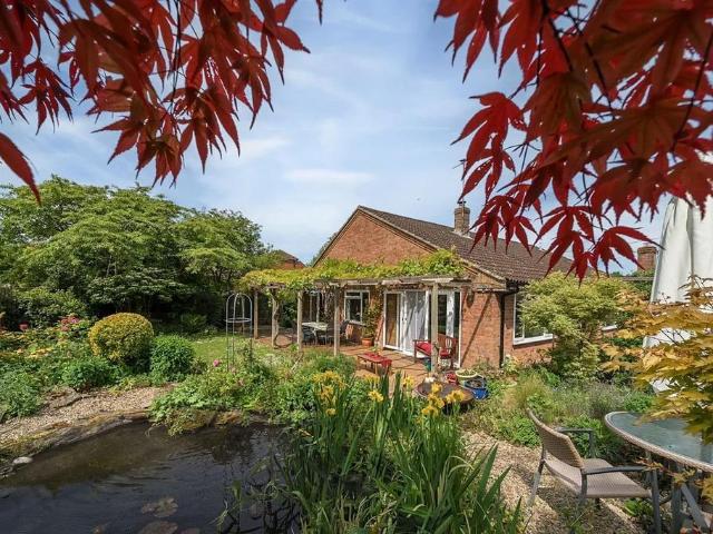 Bungalow for sale in Cherhill, Wiltshire