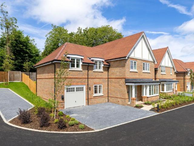 House for sale in Woodmansterne, Red Hill