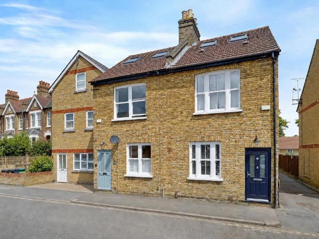House for sale in Hampton Hill, Greater London