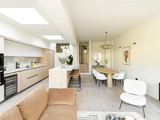House for sale in North Kensington, Greater London