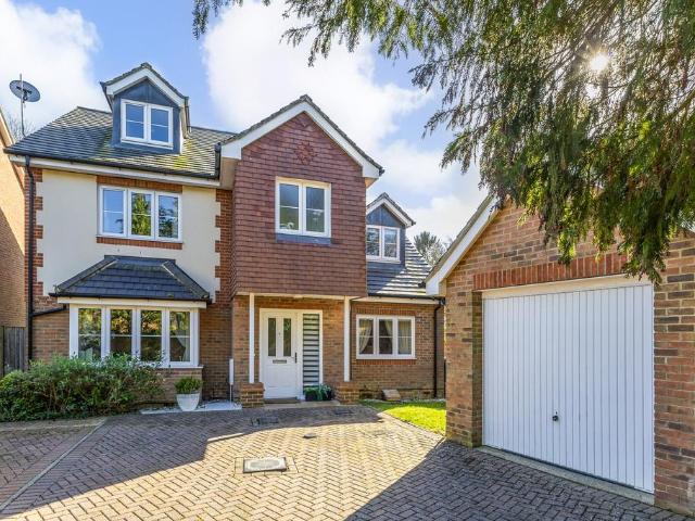 House for sale in Caterham on the Hill, Hillview