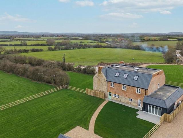 House for sale in Marsh Gibbon, Buckinghamshire