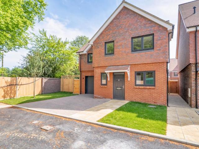 House for sale in Fole, Surrey