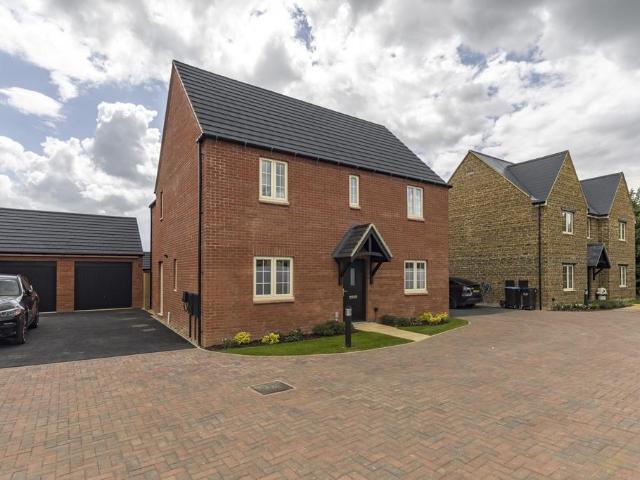 House for sale in Middleton Cheney, Northamptonshire