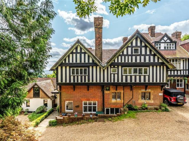 House for sale in Hillview, Surrey