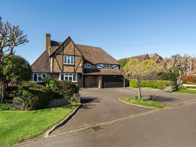 House for sale in Lower Green Esher, Blackhills