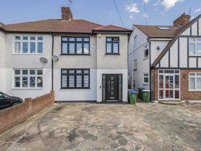 House for sale in Barnehurst, Greater London