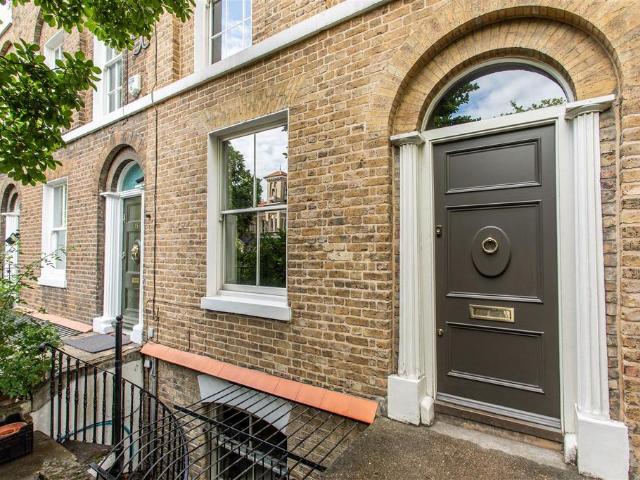 House for sale in Bromley-by-Bow, Bow