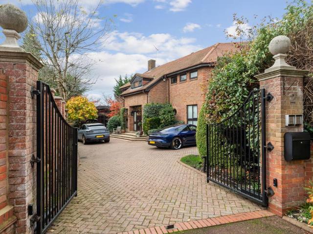 House for sale in Bushey Heath, Hertfordshire