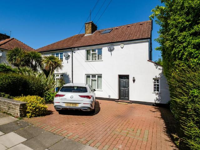 House for sale in Colney Hatch, Greater London