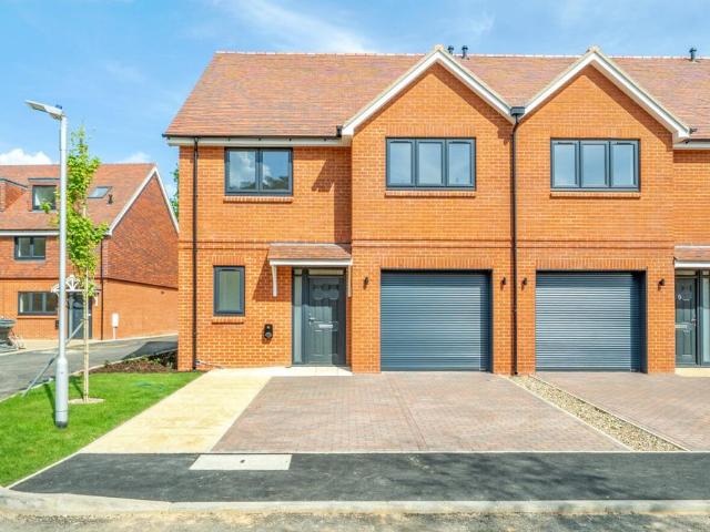 House for sale in Fole, Surrey