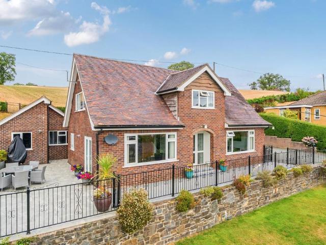 House for sale in Llanfair Caereinion, Wales