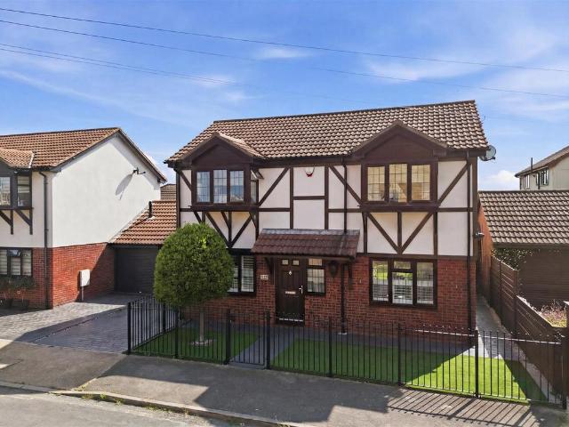 House for sale in Leigh Beck, Essex