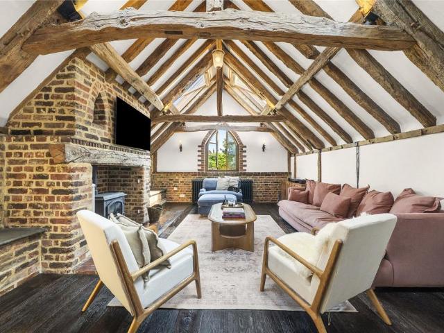 House for sale in Oxted, Hillview