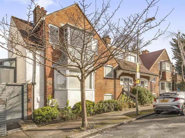 House for sale in Golders Green, Greater London