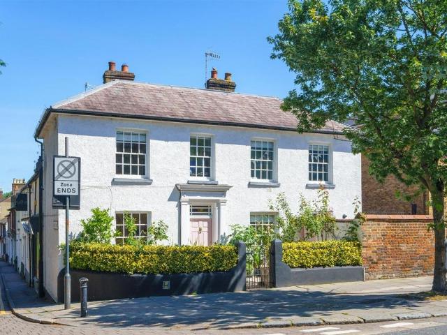 House for sale in Ashlyns Estate, Pouchen End