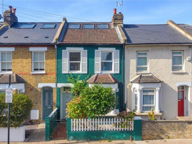 House for sale in Summerstown, Greater London