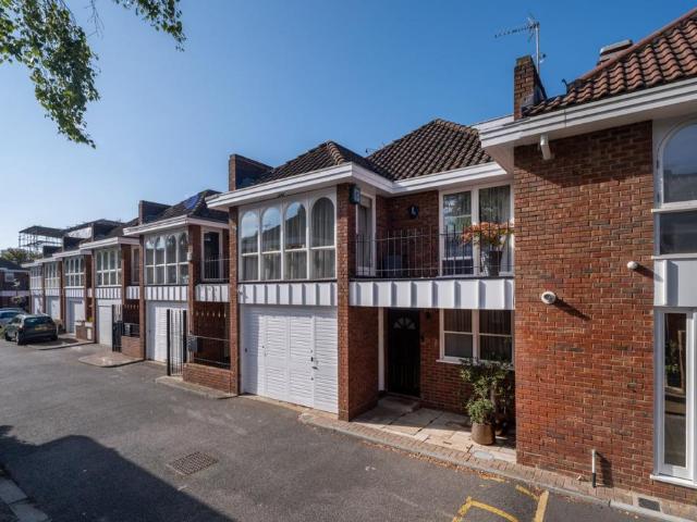 House for sale in St. John's Wood, Greater London