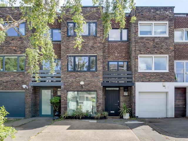 House for sale in Greater London