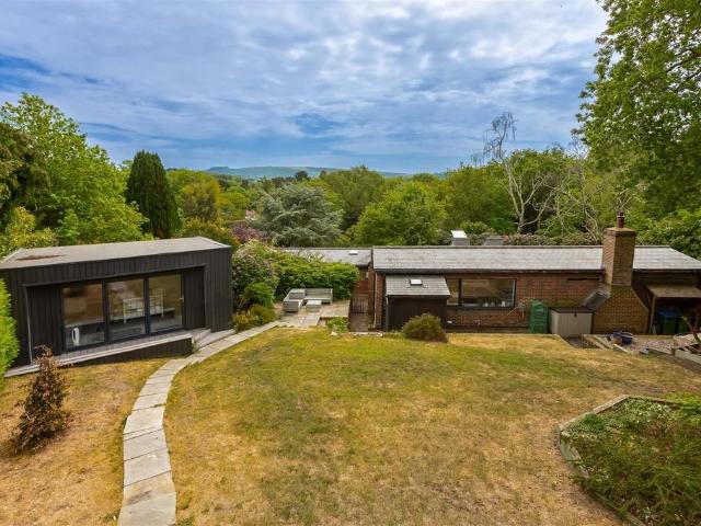 House for sale in Washington, Horsham