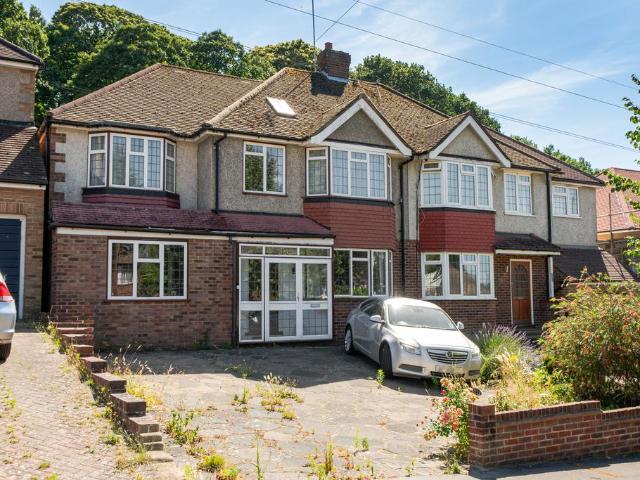 House for sale in London Borough of Croydon, Selsdon