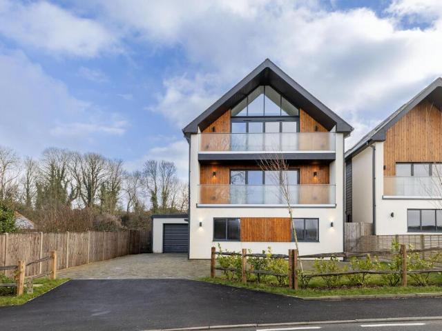 House for sale in Tattenham Corner, Red Hill