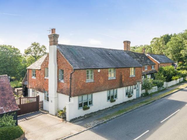 House for sale in Cox Green, Horsham