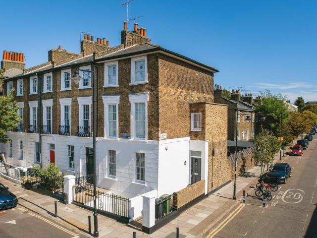 House for sale in Angel, Greater London