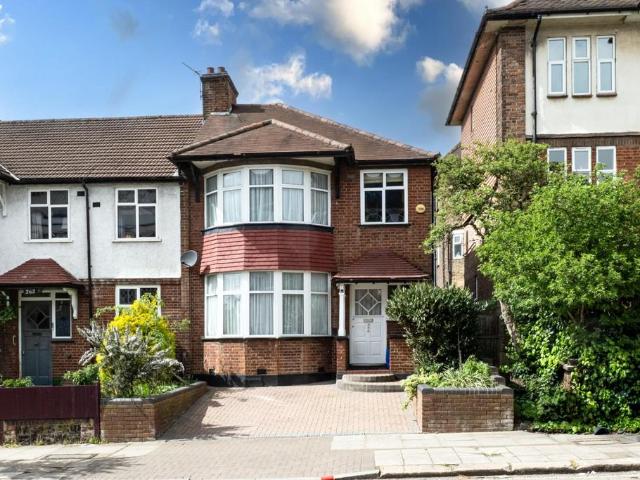 House for sale in Brondesbury, Greater London