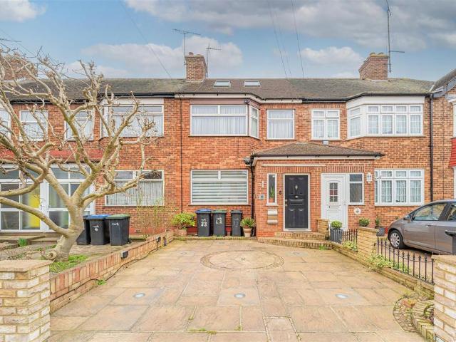House for sale in Ponders End, Greater London