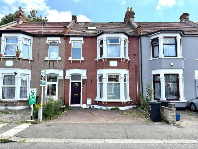 House for sale in Newbury Park, Greater London
