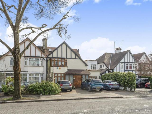 House for sale in Golders Green, Greater London