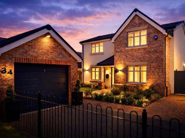 House for sale in Beaconsfield, Penn Bottom