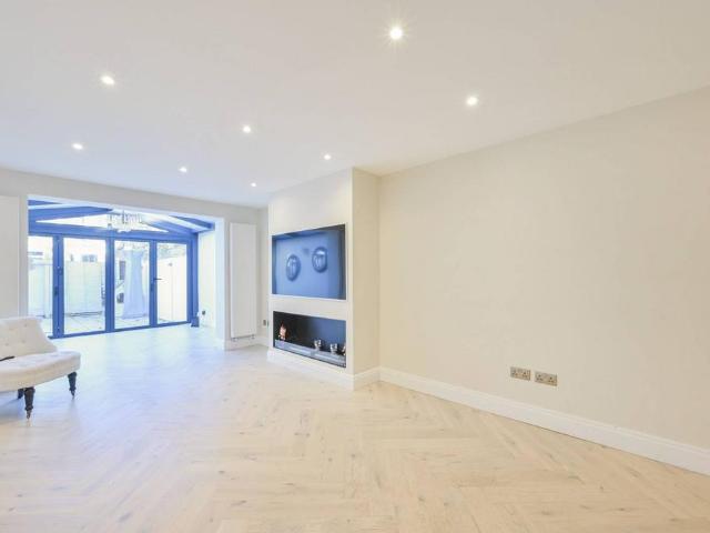 House for sale in Brompton, Greater London