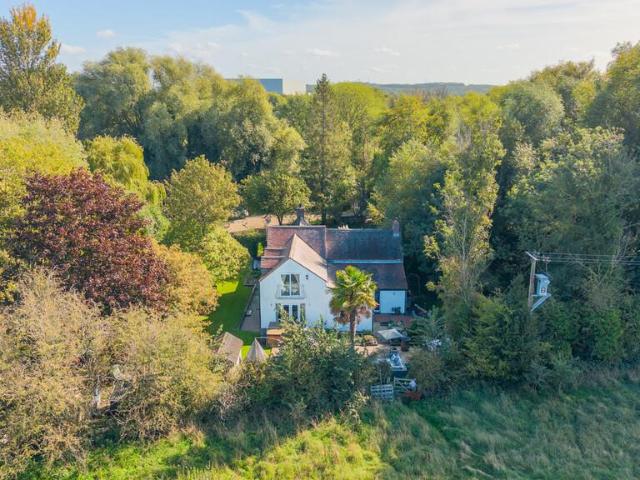 House for sale in Barton-under-Needwood, East Staffordshire