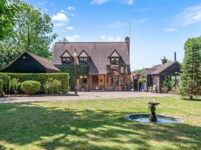 House for sale in Woodmansterne, Red Hill