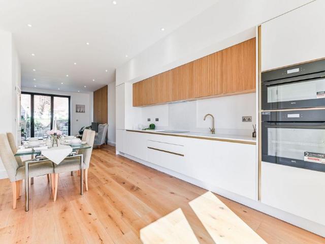 House for sale in London Borough of Croydon, Isle Of Man