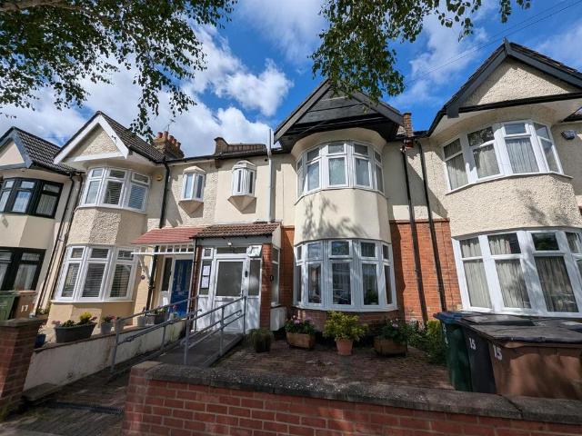 House for sale in Hale End, Greater London